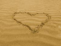love-heart-in-the-sand-01